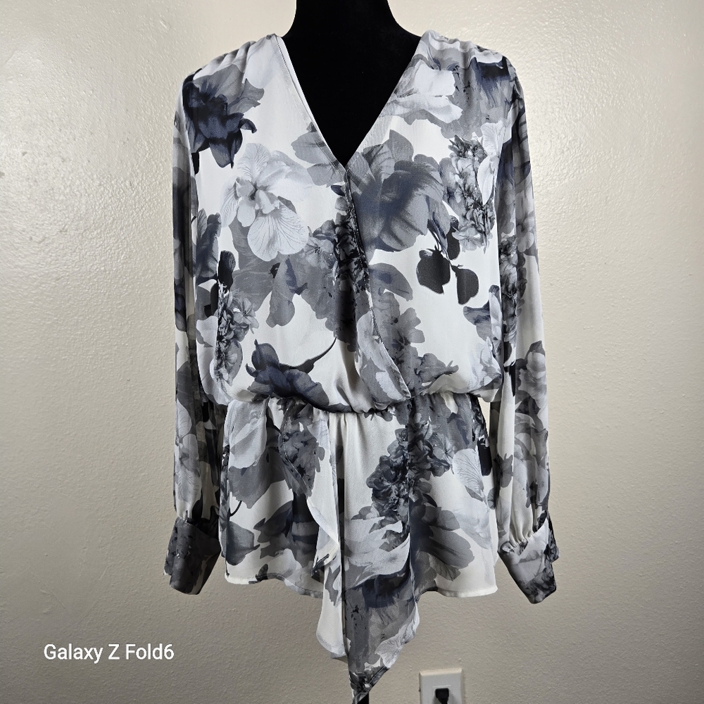 VINCE CAMUTO Floral Wrap Blouse Gray White Long Sleeve‎ Peplum Top L